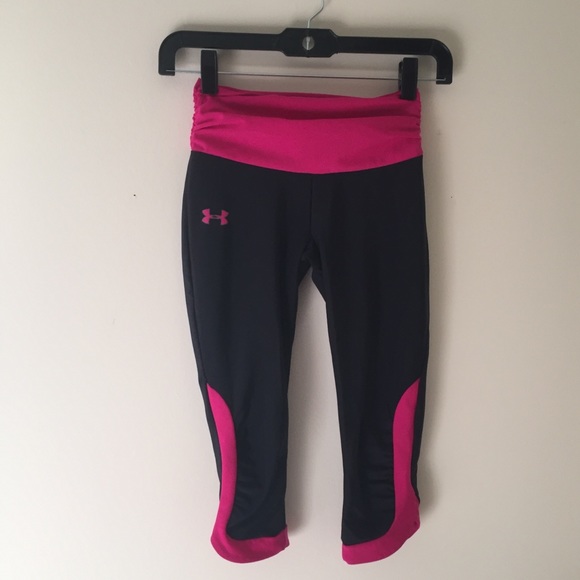 Under Armour Pants - UNDER ARMOUR Heat Gear Black & Pink Capris